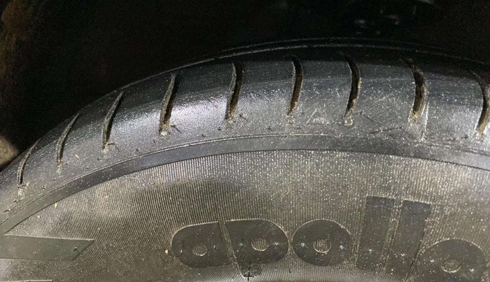 2018 Hyundai Xcent E+, CNG, Manual, 94,924 km, Right Front Tyre Tread