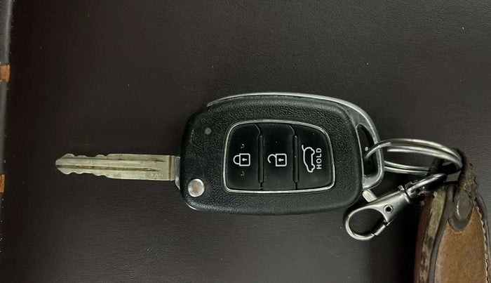 2020 Hyundai VENUE S 1.2, Petrol, Manual, 19,127 km, Key Close Up