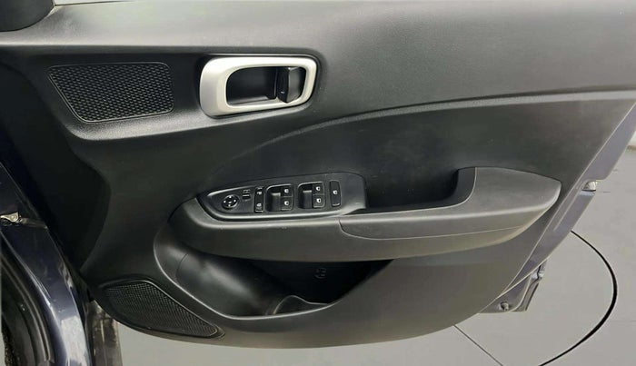 2020 Hyundai VENUE S 1.2, Petrol, Manual, 19,127 km, Driver Side Door Panels Control