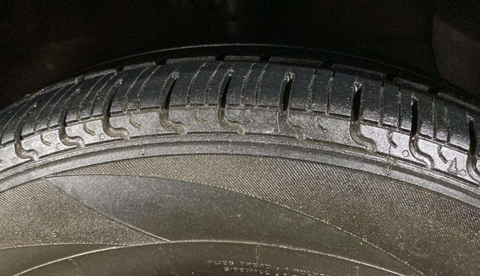 2021 Hyundai AURA S 1.2 CNG, CNG, Manual, 38,861 km, Right Front Tyre Tread