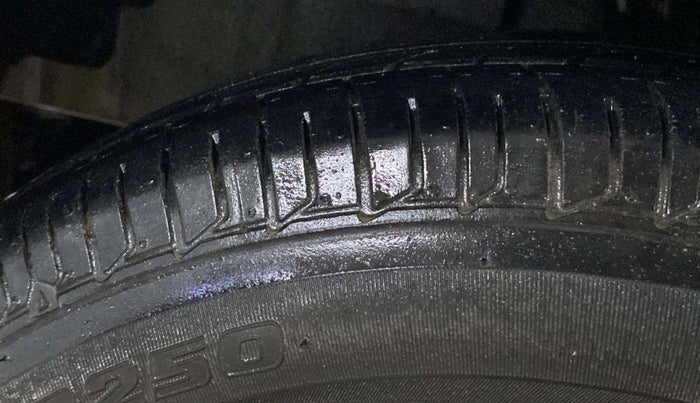 2013 Hyundai i10 ERA 1.1, Petrol, Manual, 63,950 km, Left Front Tyre Tread