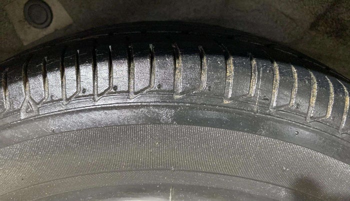 2013 Hyundai i10 ERA 1.1, Petrol, Manual, 63,950 km, Right Rear Tyre Tread