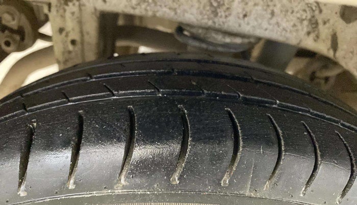 2019 Maruti Alto 800 LXI, CNG, Manual, 61,023 km, Right Rear Tyre Tread