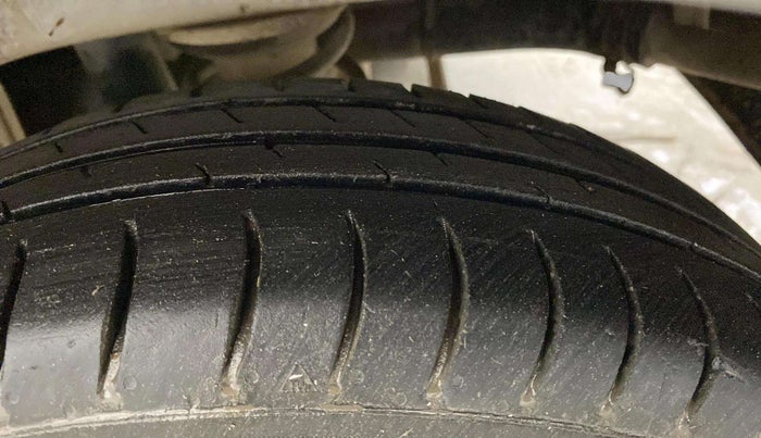 2019 Maruti Alto 800 LXI, CNG, Manual, 61,023 km, Left Rear Tyre Tread