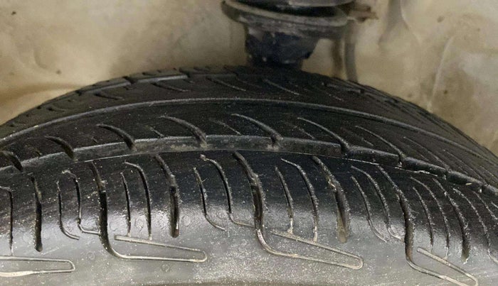 2019 Maruti Alto 800 LXI, CNG, Manual, 61,023 km, Left Front Tyre Tread