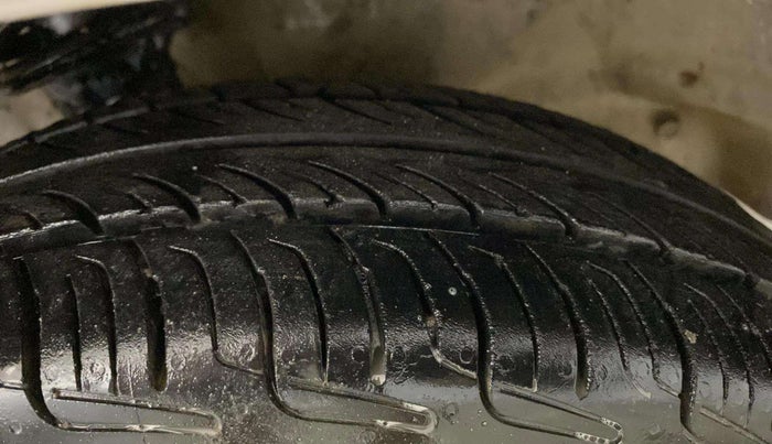 2019 Maruti Alto 800 LXI, CNG, Manual, 61,023 km, Right Front Tyre Tread