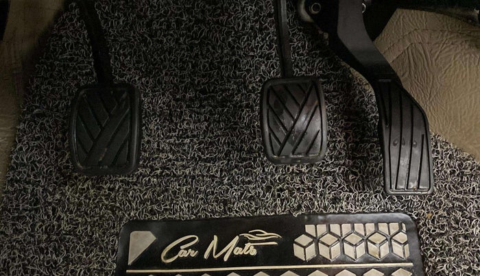 2018 Maruti Ciaz ALPHA 1.5 SHVS PETROL, Petrol, Manual, 63,662 km, Pedals