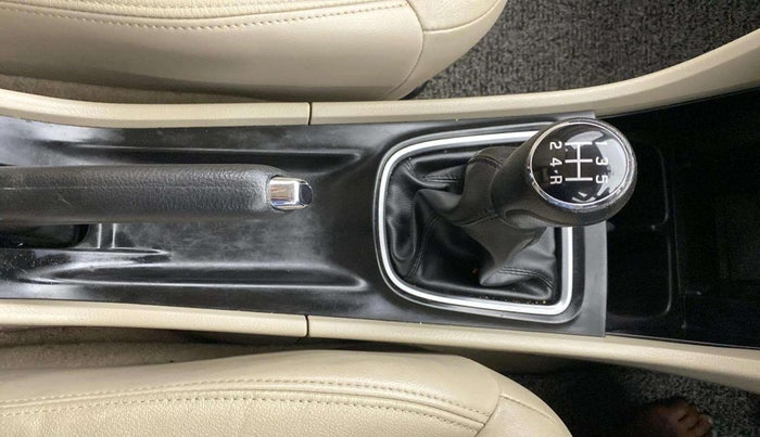 2018 Maruti Ciaz ALPHA 1.5 SHVS PETROL, Petrol, Manual, 63,662 km, Gear Lever