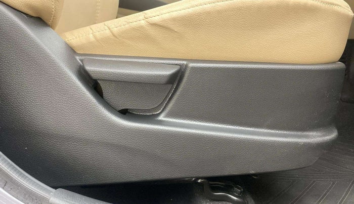 2017 Hyundai Eon ERA +, Petrol, Manual, 19,067 km, Driver Side Adjustment Panel