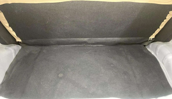 2017 Hyundai Eon ERA +, Petrol, Manual, 19,067 km, Boot Inside