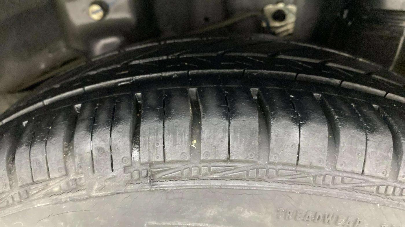 2017 Hyundai Eon ERA +, Petrol, Manual, 19,067 km, Left Rear Tyre Tread