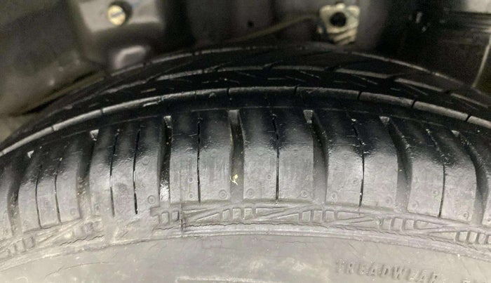 2017 Hyundai Eon ERA +, Petrol, Manual, 19,067 km, Left Rear Tyre Tread