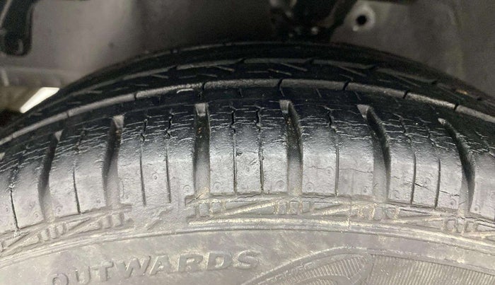 2017 Hyundai Eon ERA +, Petrol, Manual, 19,067 km, Left Front Tyre Tread