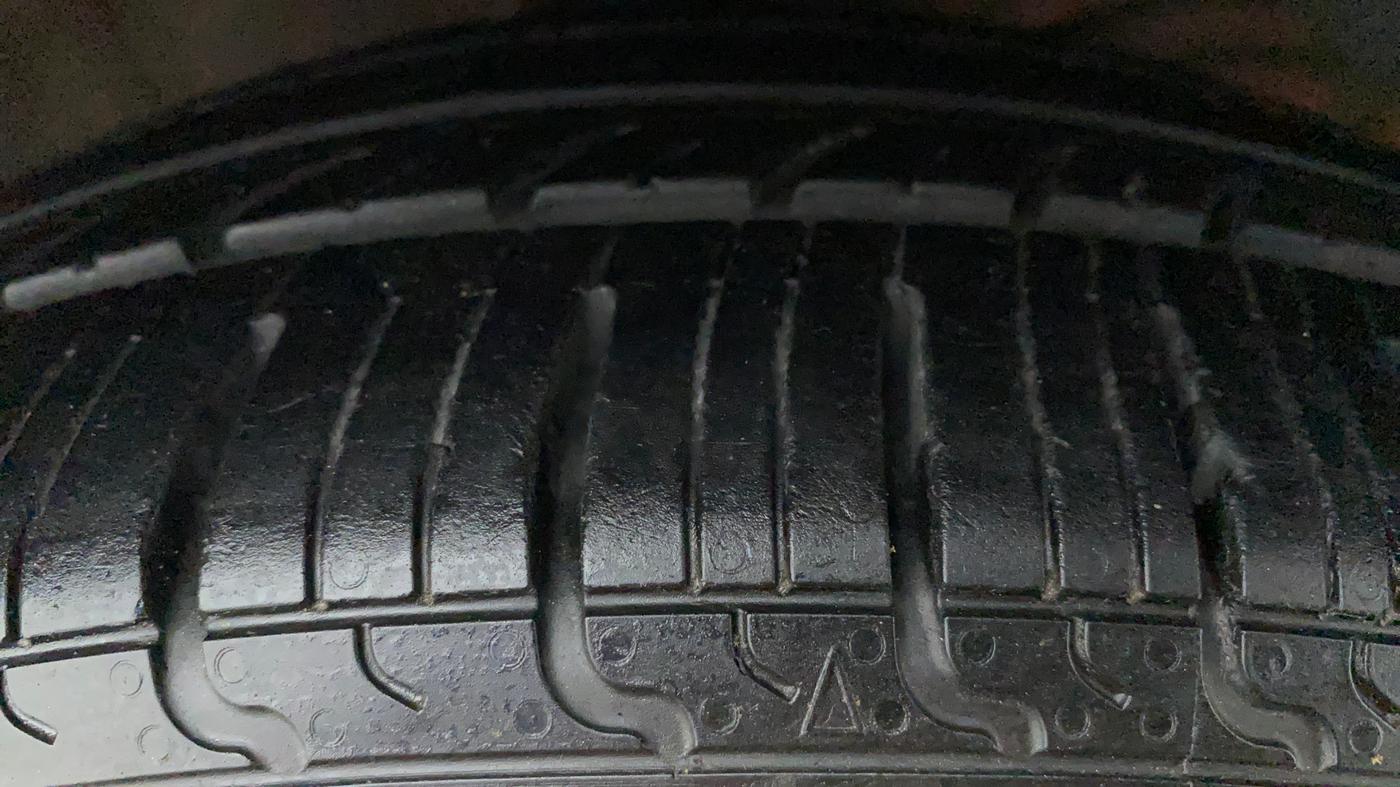 2018 Maruti Swift ZXI PLUS, Petrol, Manual, 93,938 km, Right Front Tyre Tread
