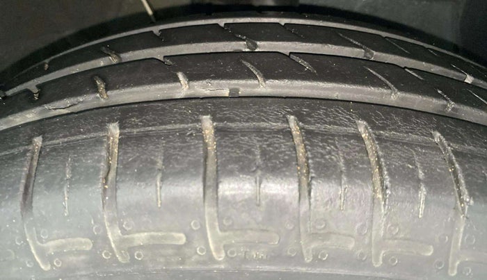 2020 Hyundai GRAND I10 NIOS SPORTZ AMT 1.2 KAPPA VTVT, Petrol, Automatic, 31,417 km, Right Front Tyre Tread