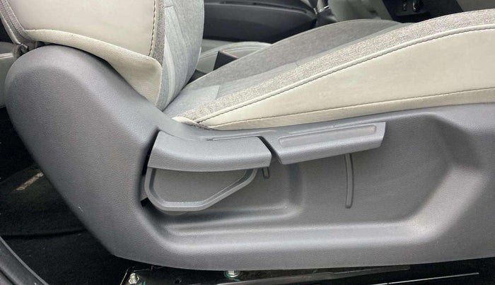 2020 Hyundai GRAND I10 NIOS SPORTZ AMT 1.2 KAPPA VTVT, Petrol, Automatic, 31,417 km, Driver Side Adjustment Panel