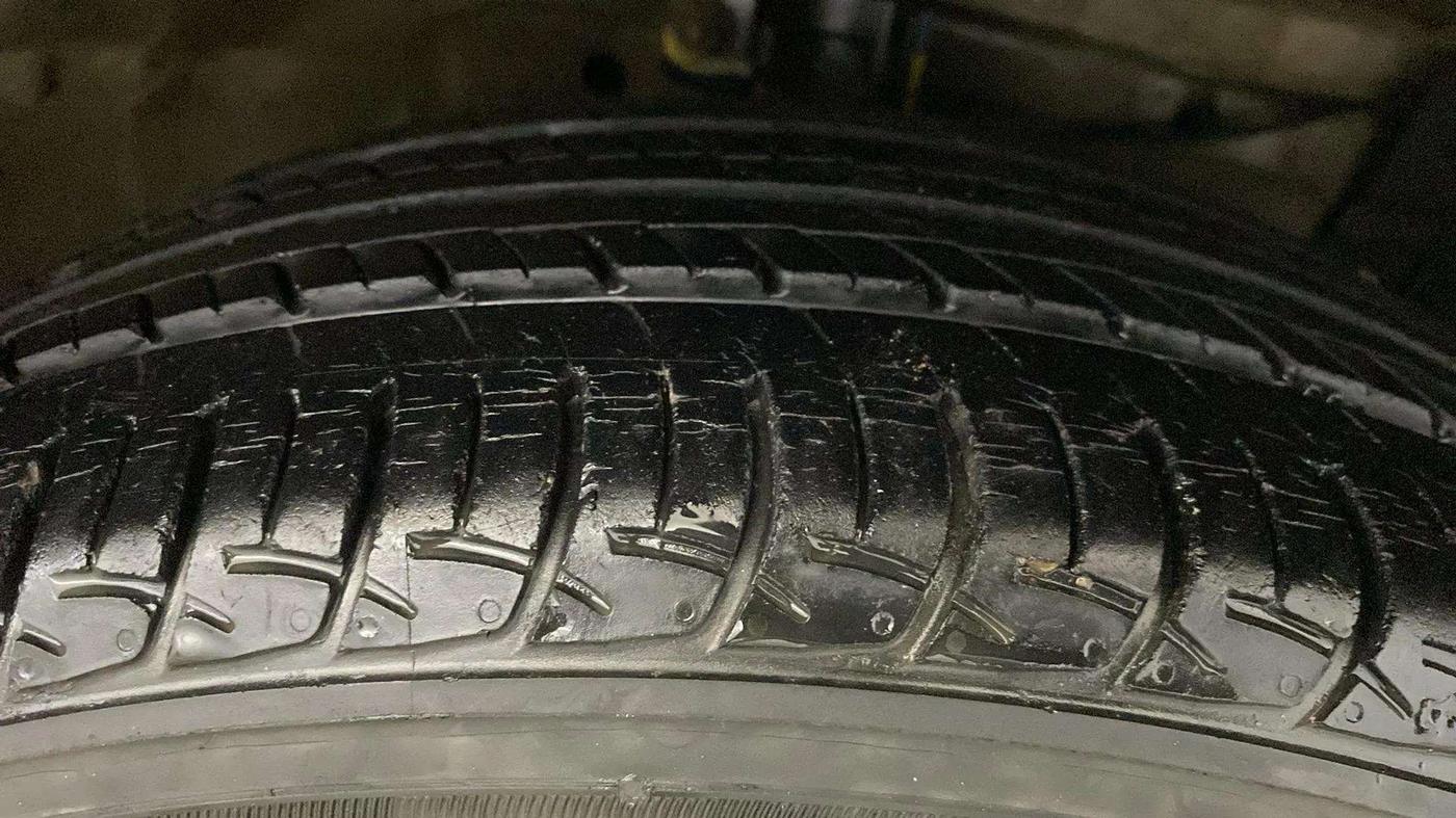 2017 Maruti Ertiga VXI ABS, Petrol, Manual, 19,785 km, Right Front Tyre Tread