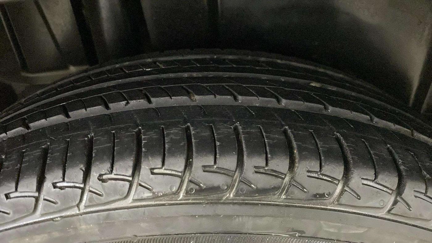 2017 Maruti Ertiga VXI ABS, Petrol, Manual, 19,785 km, Right Rear Tyre Tread