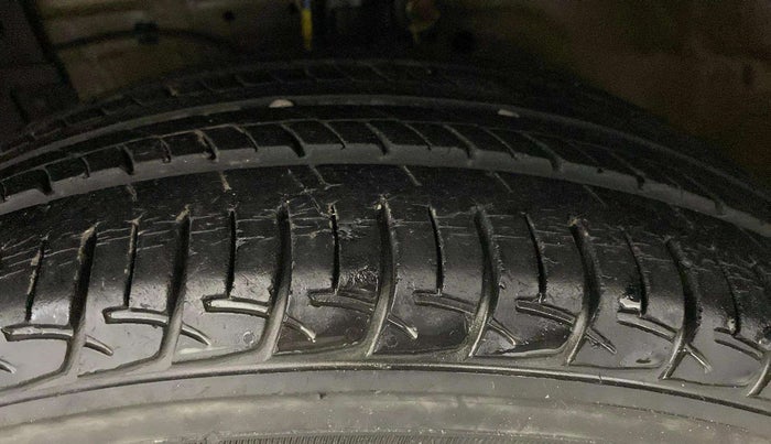 2017 Maruti Ertiga VXI ABS, Petrol, Manual, 19,653 km, Left Front Tyre Tread
