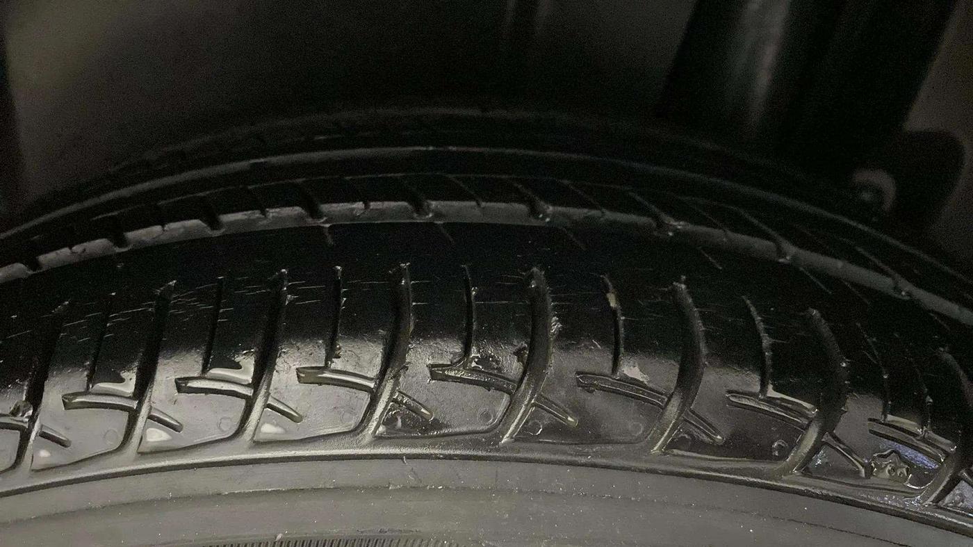2017 Maruti Ertiga VXI ABS, Petrol, Manual, 19,785 km, Left Rear Tyre Tread