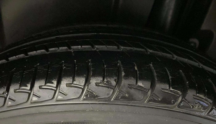 2017 Maruti Ertiga VXI ABS, Petrol, Manual, 19,653 km, Left Rear Tyre Tread