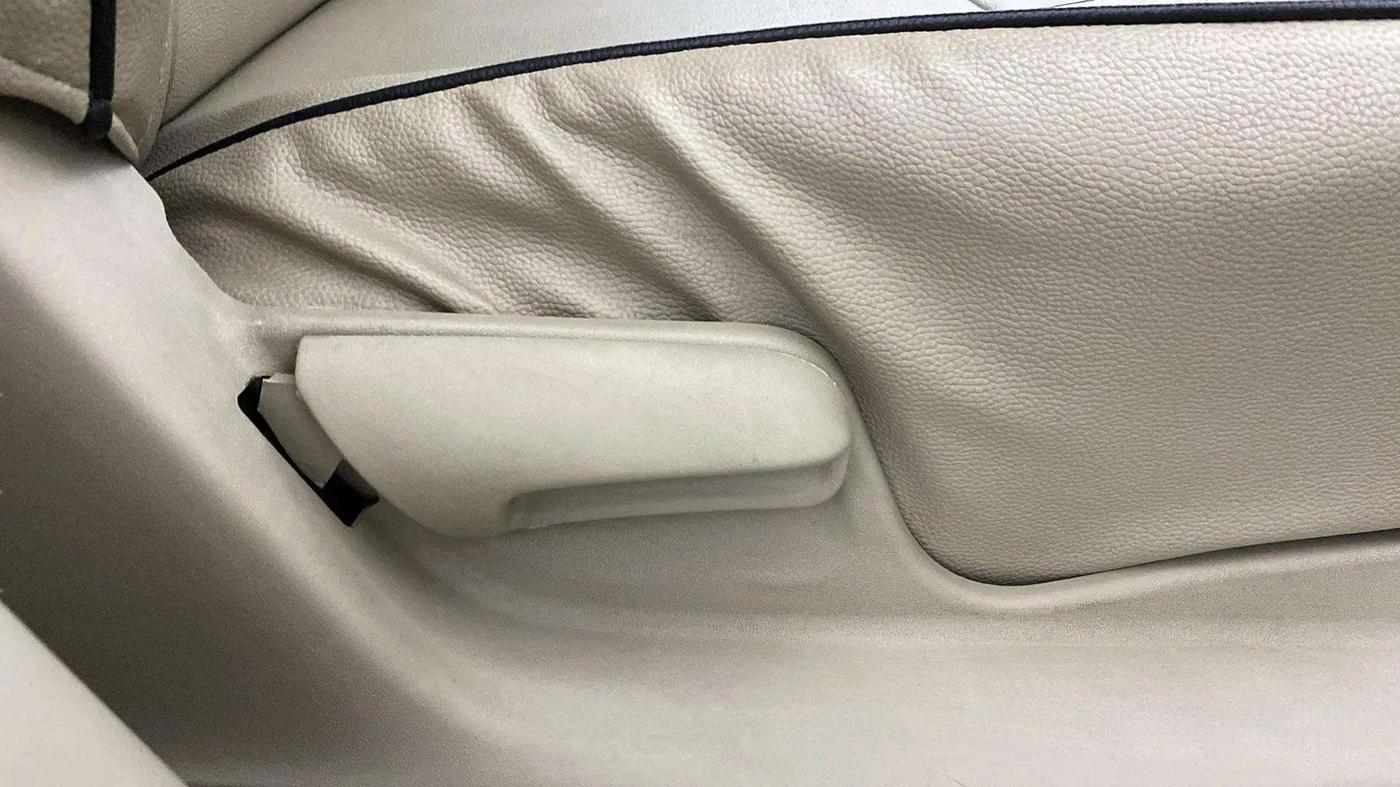 2017 Maruti Ertiga VXI ABS, Petrol, Manual, 19,785 km, Driver Side Adjustment Panel