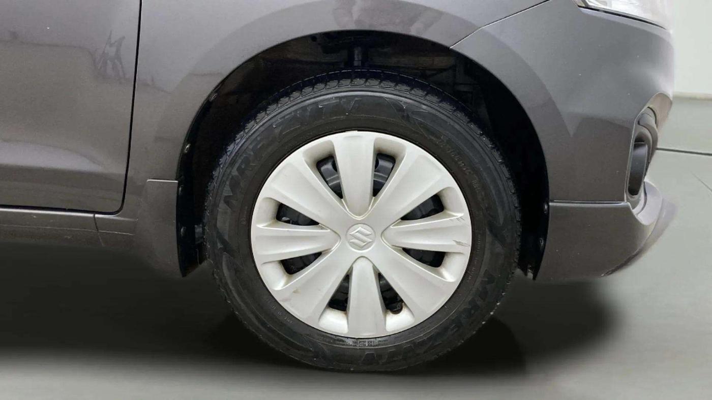 2017 Maruti Ertiga VXI ABS, Petrol, Manual, 19,785 km, Right Front Wheel