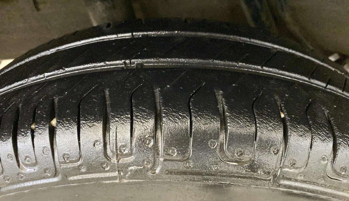 2019 Renault Kwid RXL, Petrol, Manual, 82,154 km, Right Rear Tyre Tread