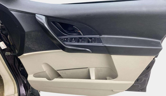2016 Mahindra XUV500 W4, Diesel, Manual, 88,984 km, Driver Side Door Panels Control