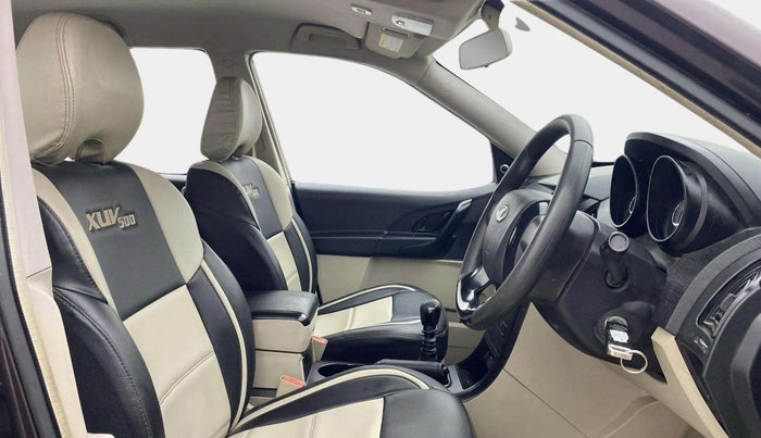 2016 Mahindra XUV500 W4, Diesel, Manual, 88,984 km, Right Side Front Door Cabin