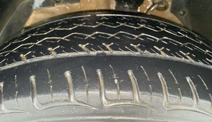 2016 Mahindra XUV500 W4, Diesel, Manual, 88,984 km, Left Front Tyre Tread