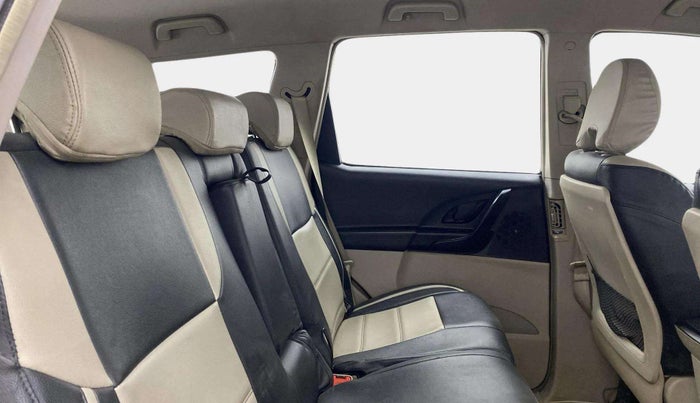2016 Mahindra XUV500 W4, Diesel, Manual, 88,984 km, Right Side Rear Door Cabin