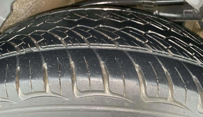 2016 Mahindra XUV500 W4, Diesel, Manual, 88,984 km, Left Rear Tyre Tread