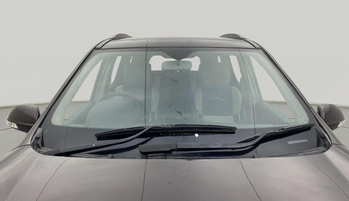 2016 Mahindra XUV500 W4, Diesel, Manual, 88,984 km, Front Windshield