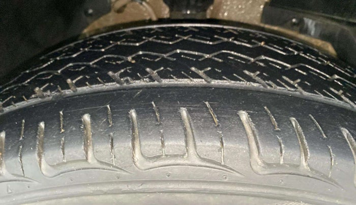 2016 Mahindra XUV500 W4, Diesel, Manual, 88,984 km, Right Front Tyre Tread
