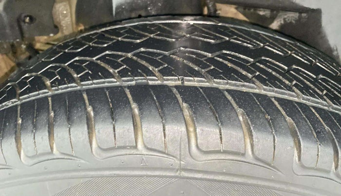 2016 Mahindra XUV500 W4, Diesel, Manual, 88,984 km, Right Rear Tyre Tread