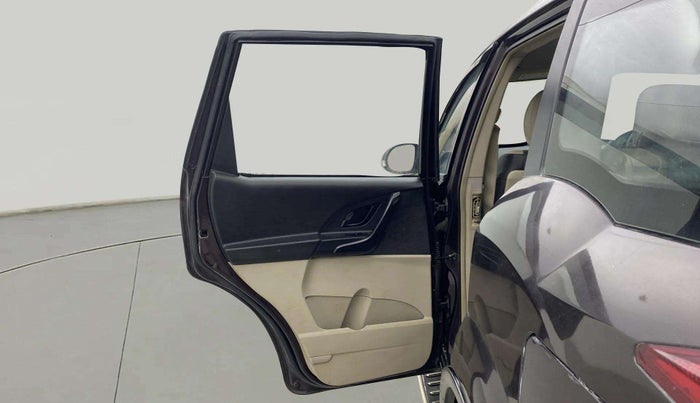 2016 Mahindra XUV500 W4, Diesel, Manual, 88,984 km, LHS Rear Door