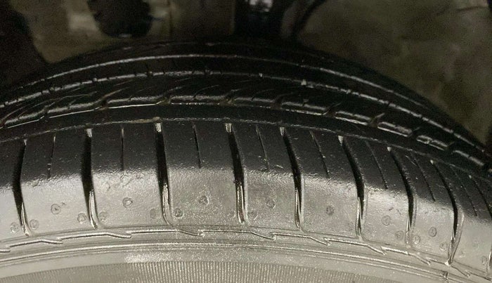 2017 Hyundai Creta E PLUS 1.6 PETROL, Petrol, Manual, 66,022 km, Left Front Tyre Tread