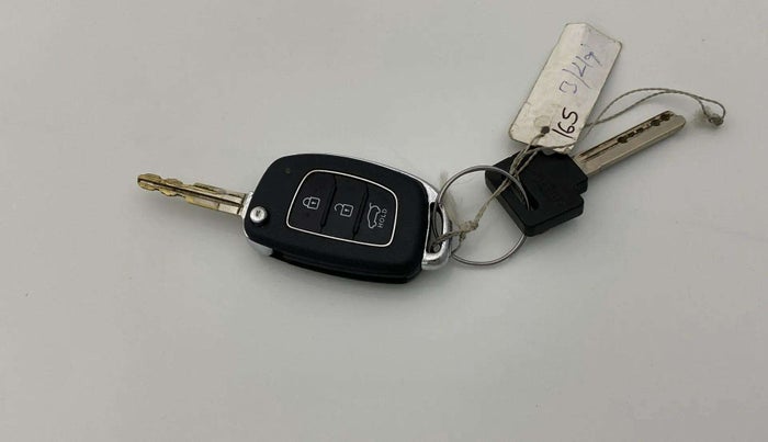 2017 Hyundai Creta E PLUS 1.6 PETROL, Petrol, Manual, 66,022 km, Key Close Up
