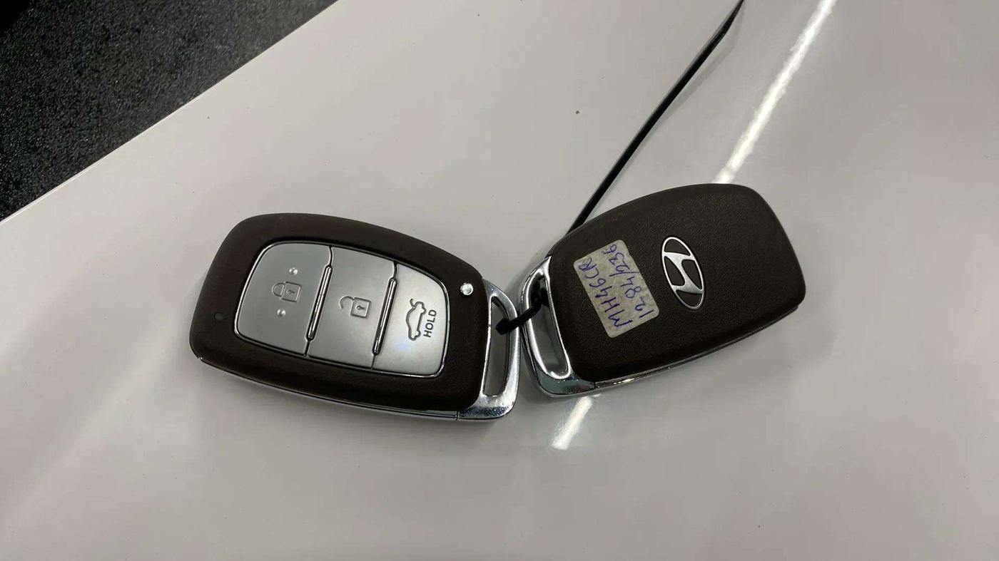 2024 Hyundai AURA SX 1.2 CNG, CNG, Manual, 44,971 km, Key Close Up
