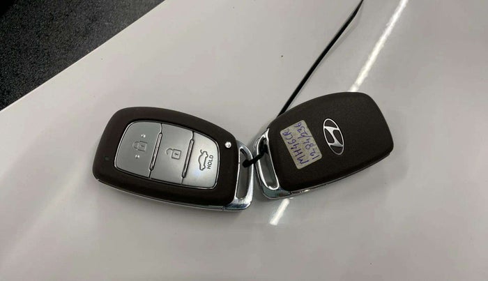 2024 Hyundai AURA SX 1.2 CNG, CNG, Manual, 44,971 km, Key Close Up