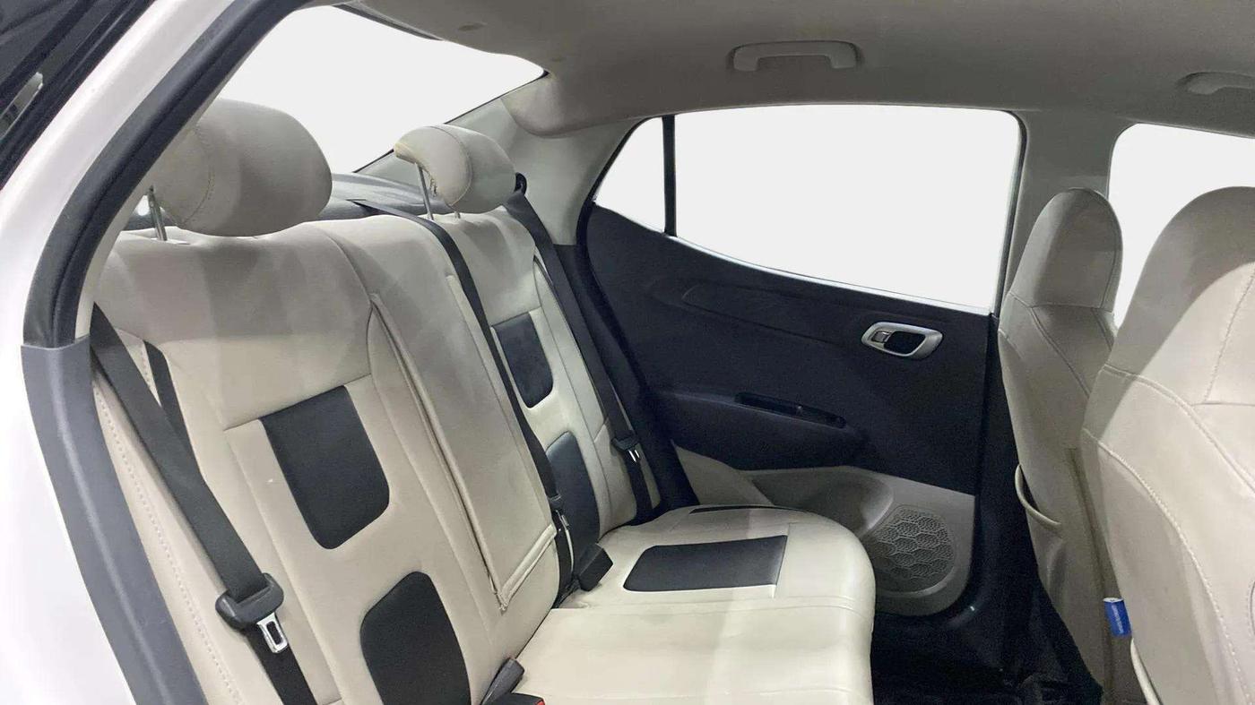 2024 Hyundai AURA SX 1.2 CNG, CNG, Manual, 44,971 km, Right Side Rear Door Cabin