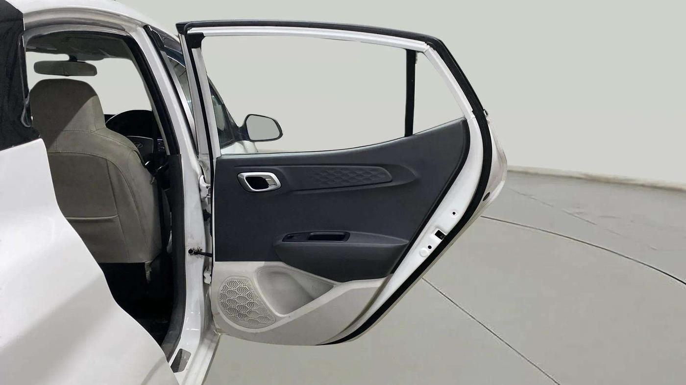 2024 Hyundai AURA SX 1.2 CNG, CNG, Manual, 44,971 km, RHS Rear Door