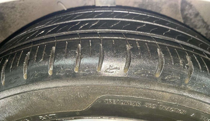2024 Hyundai AURA SX 1.2 CNG, CNG, Manual, 44,971 km, Right Front Tyre Tread
