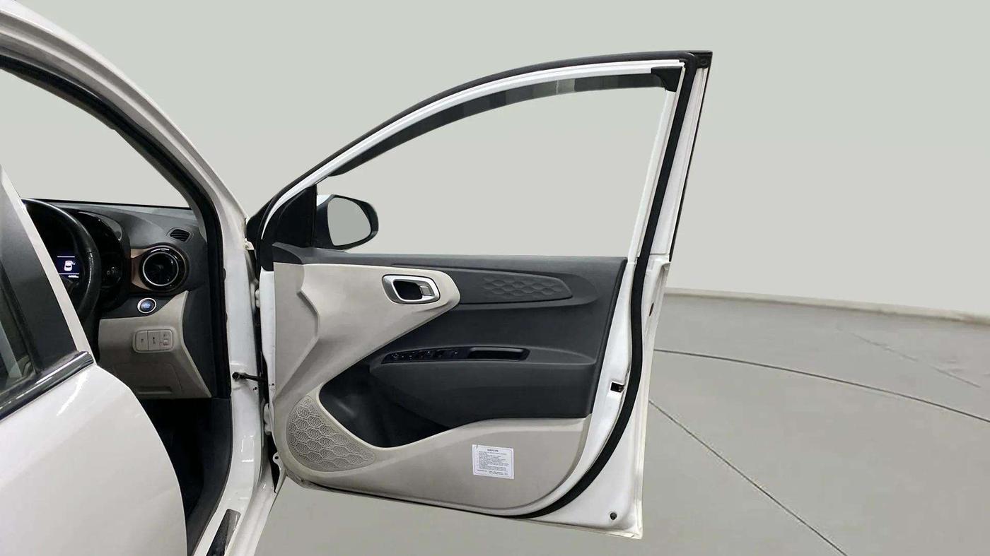 2024 Hyundai AURA SX 1.2 CNG, CNG, Manual, 44,971 km, RHS Front Door