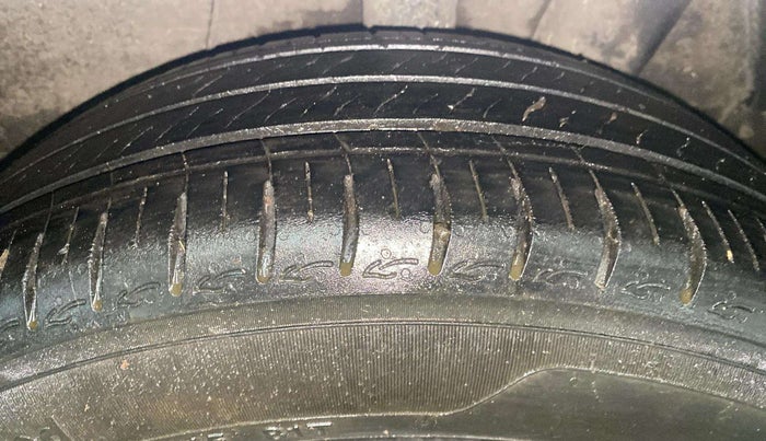 2024 Hyundai AURA SX 1.2 CNG, CNG, Manual, 44,971 km, Left Rear Tyre Tread