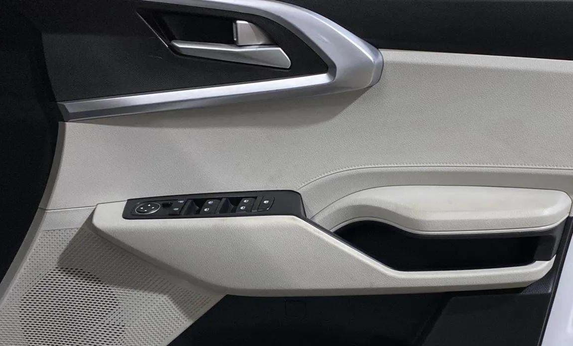 2022 KIA CARENS PRESTIGE 1.5 PETROL 7 STR, Petrol, Manual, 39,563 km, Driver Side Door Panels Control