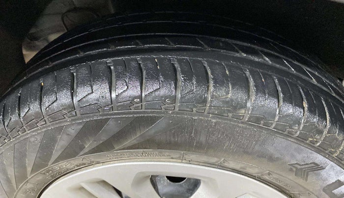2022 KIA CARENS PRESTIGE 1.5 PETROL 7 STR, Petrol, Manual, 39,437 km, Left Front Tyre Tread
