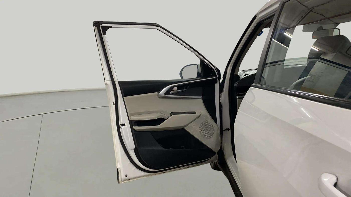 2022 KIA CARENS PRESTIGE 1.5 PETROL 7 STR, Petrol, Manual, 39,563 km, LHS Front Door