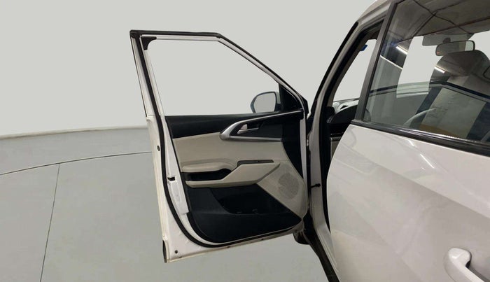2022 KIA CARENS PRESTIGE 1.5 PETROL 7 STR, Petrol, Manual, 39,437 km, LHS Front Door